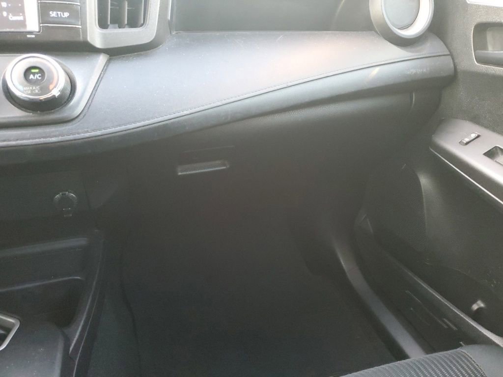 Used 2018 Toyota RAV4 LE image 20