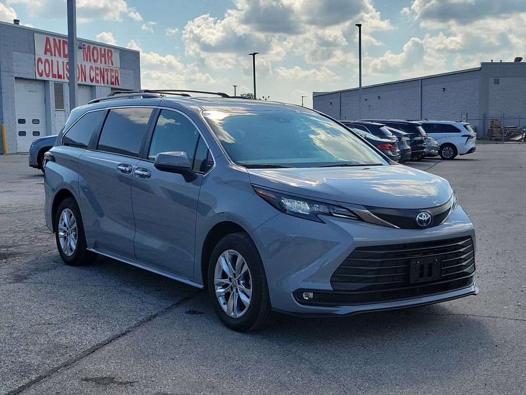 Used 2023 Toyota Sienna XLE Woodland Edition AWD/4WD image 4