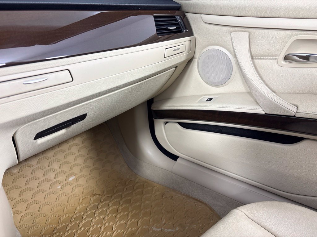 Used 2013 BMW 328i Convertible RWD image 17