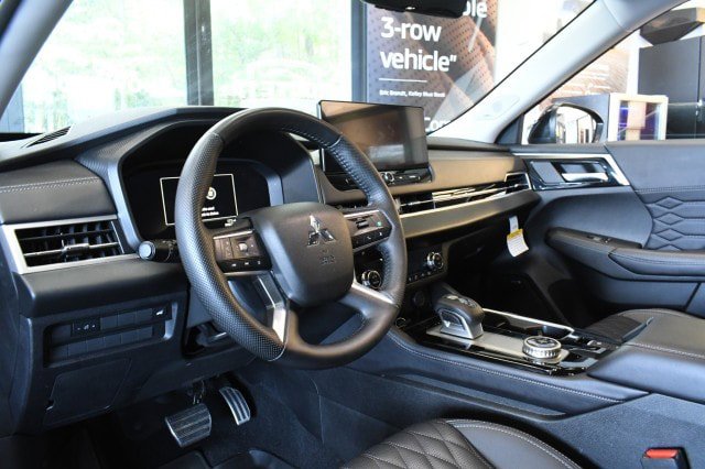Used 2025 Mitsubishi Outlander GT AWD/4WD image 27