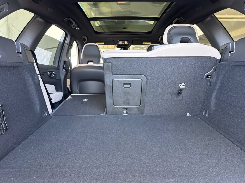New 2026 Volvo XC60 T8 Plus w/ Protection Package Premier AWD/4WD image 14