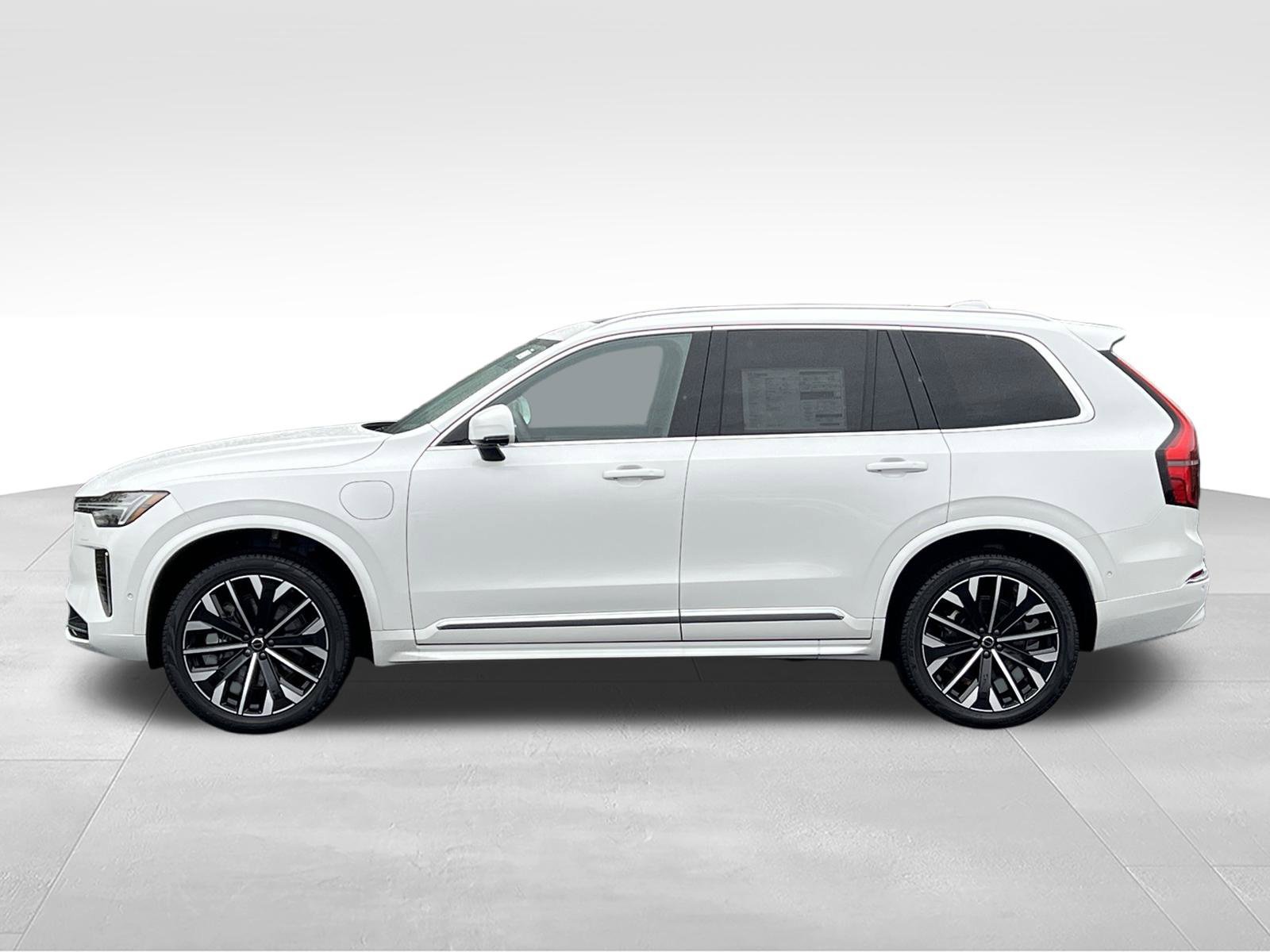 New 2026 Volvo XC90 T8 Plus w/ Protection Package Premier AWD/4WD image 2