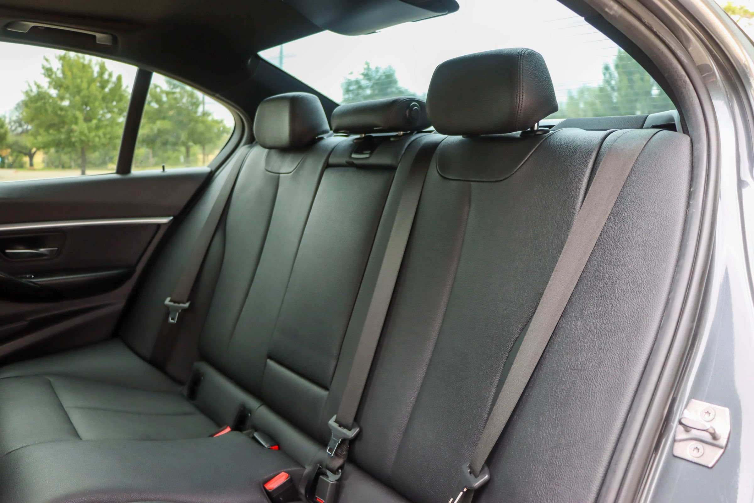 Used 2018 BMW 330e w/ Premium Package RWD image 17