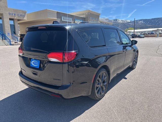 Used 2018 Chrysler Pacifica Limited w/ Advanced Safetytec Group FWD image 5