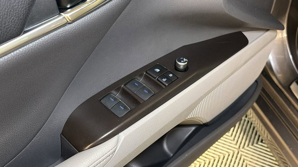 Used 2024 Toyota Camry XSE w/ Navigation Package image 23