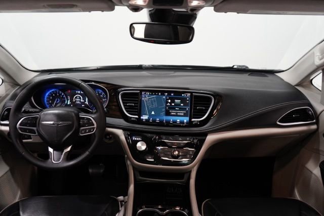 Used 2023 Chrysler Pacifica Limited image 14
