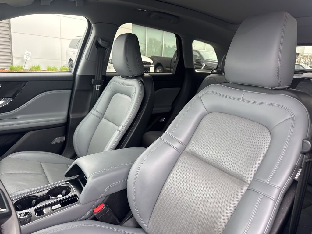 Used 2022 Lincoln Corsair AWD w/ Premium Package image 13