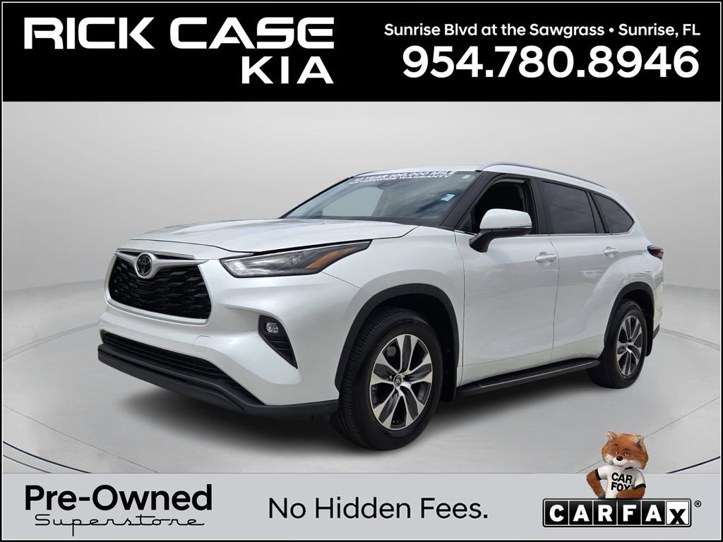 Used 2024 Toyota Highlander XLE image 1