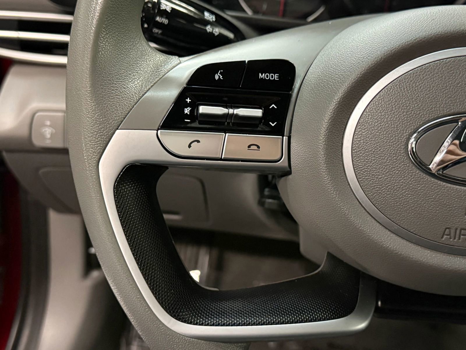 Used 2023 Hyundai Elantra SEL image 28