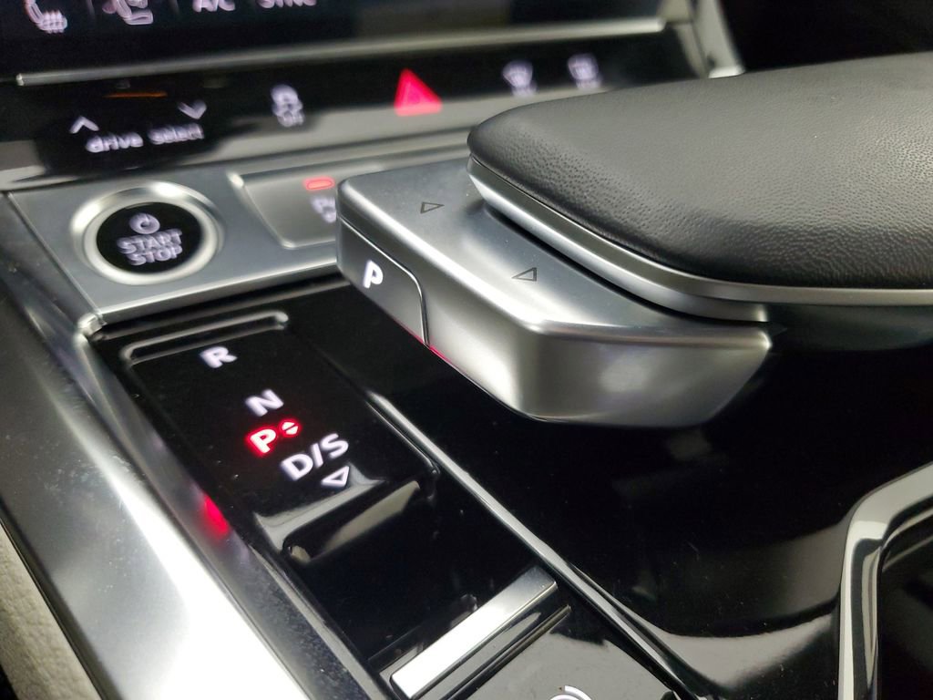 Used 2024 Audi Q8 e-tron Premium Plus w/ Premium Plus Package image 31