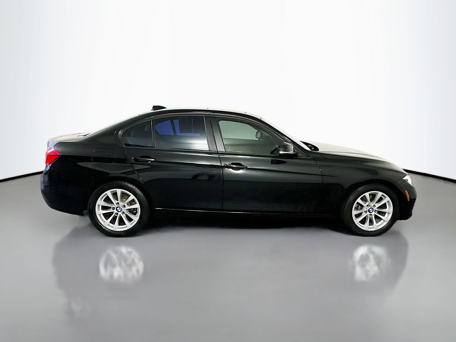Used 2018 BMW 320i Sedan w/ Convenience Package RWD image 8