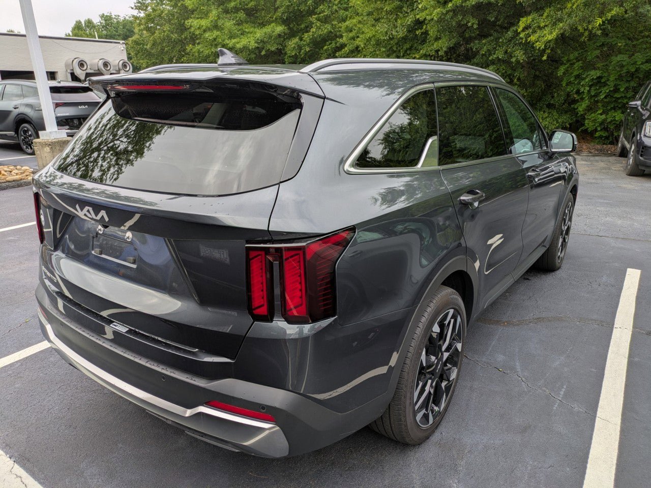 Used 2024 Kia Sorento EX w/ Panoramic Sunroof Package FWD image 4