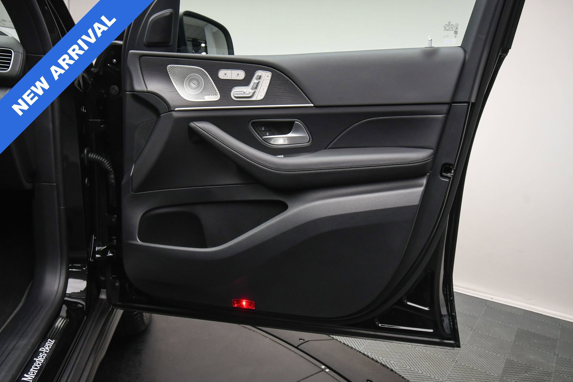 Used 2025 Mercedes-Benz GLS 450 4MATIC image 47