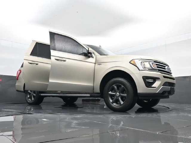 Used 2018 Ford Expedition Max XLT w/ Equipment Group 202A AWD/4WD image 34