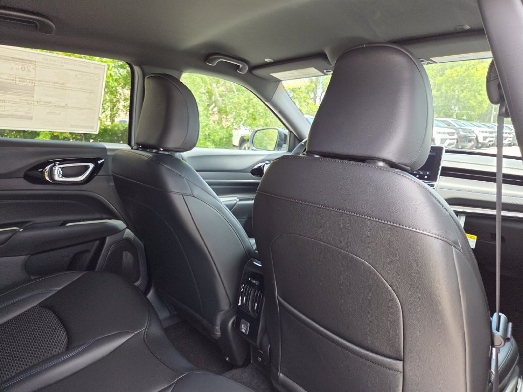 New 2026 Jeep Compass Latitude AWD/4WD image 17