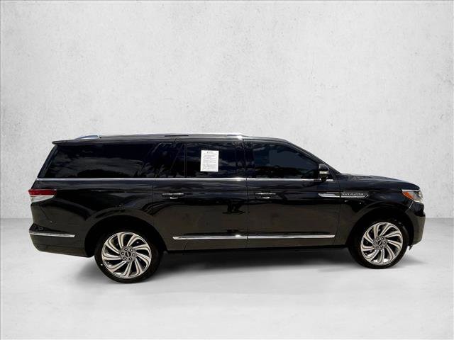 Used 2023 Lincoln Navigator L Reserve AWD/4WD image 5