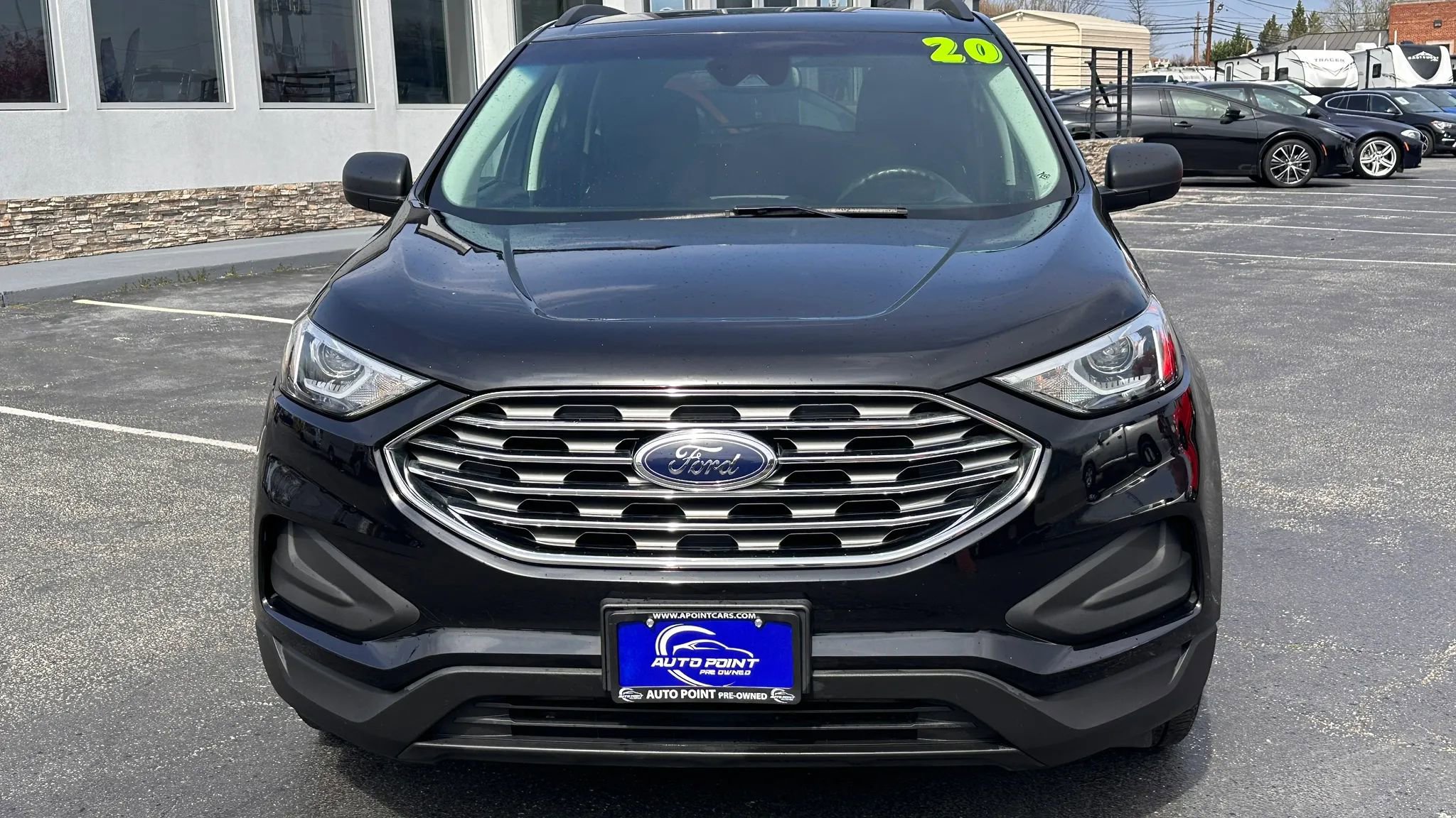 Used 2020 Ford Edge SE image 2