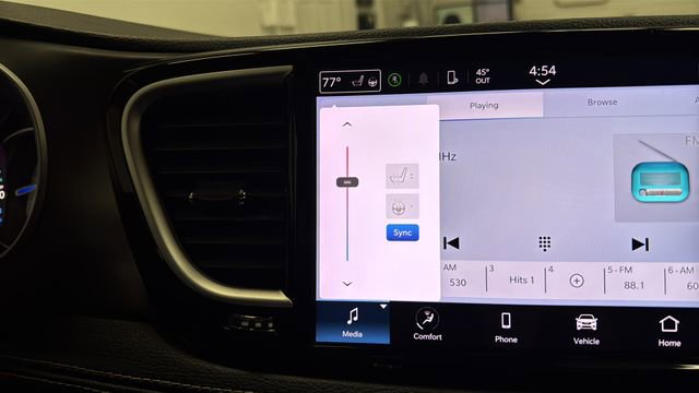 Used 2023 Chrysler Pacifica Touring-L FWD image 30