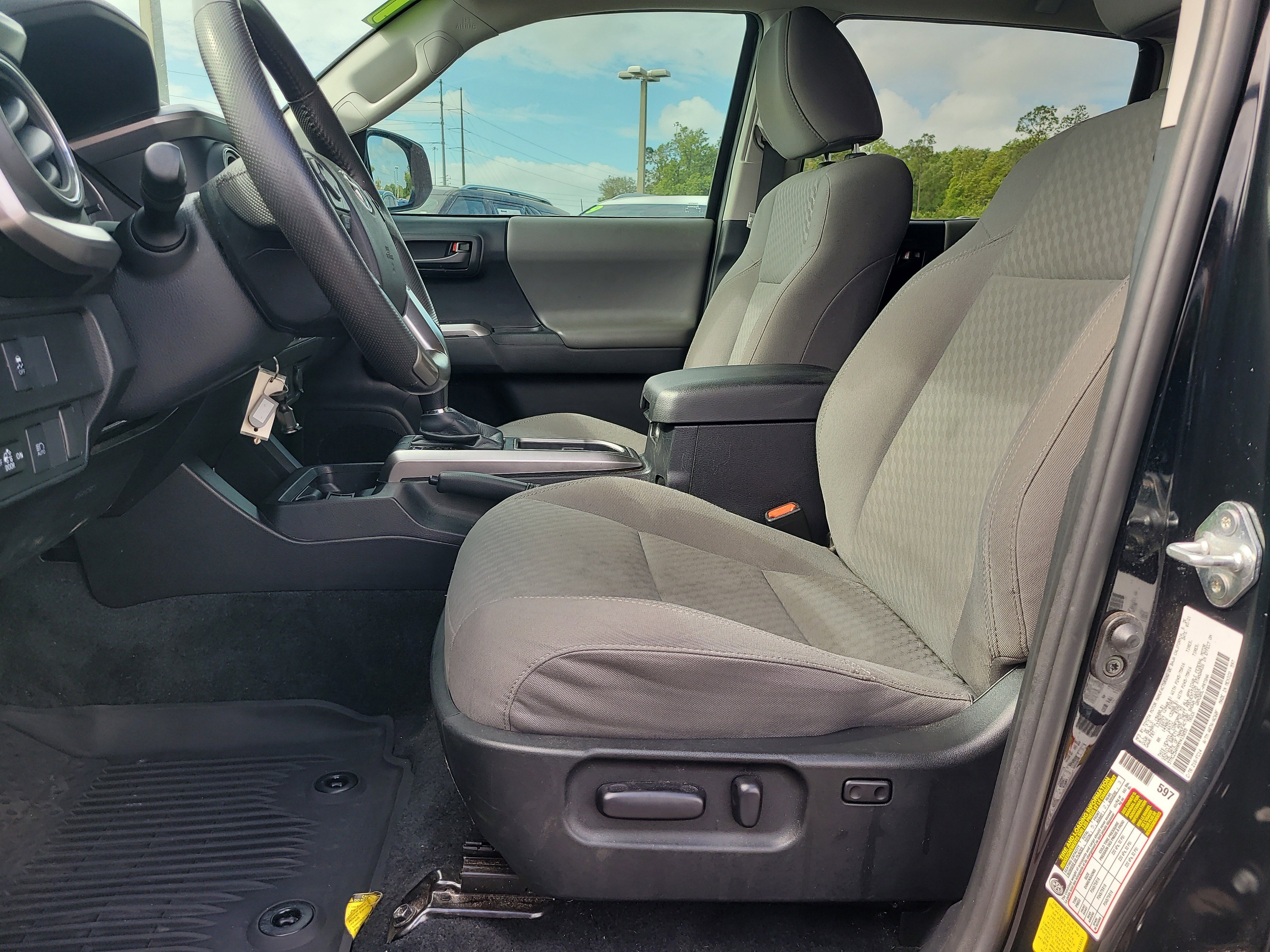 Used 2021 Toyota Tacoma SR5 AWD/4WD image 17