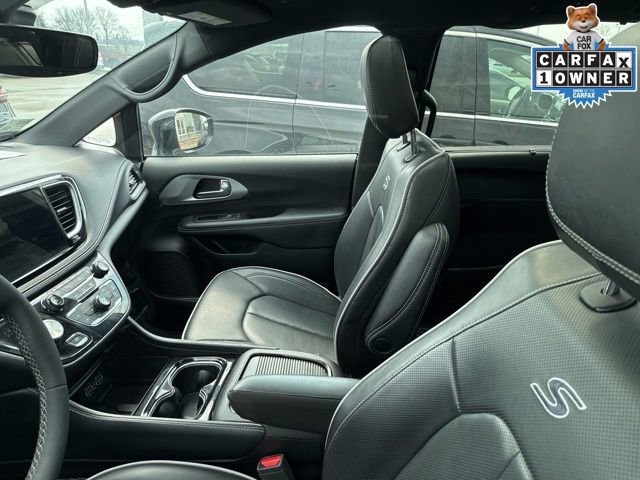 Used 2025 Chrysler Pacifica Limited image 28