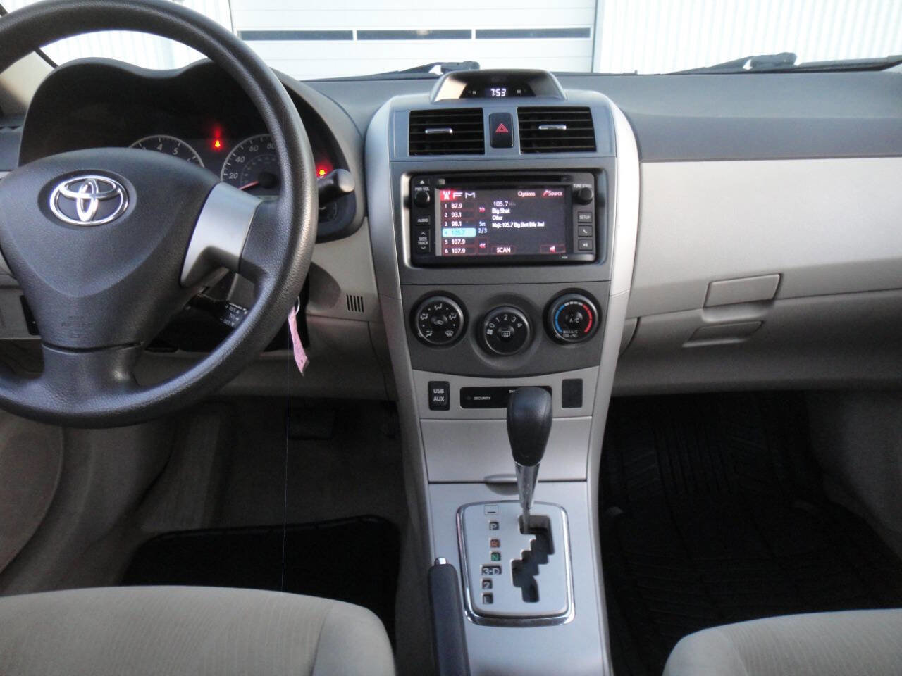 Used 2013 Toyota Corolla LE image 12