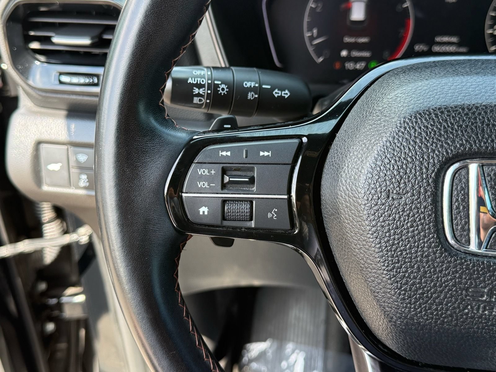 Certified 2023 Honda Pilot TrailSport image 18