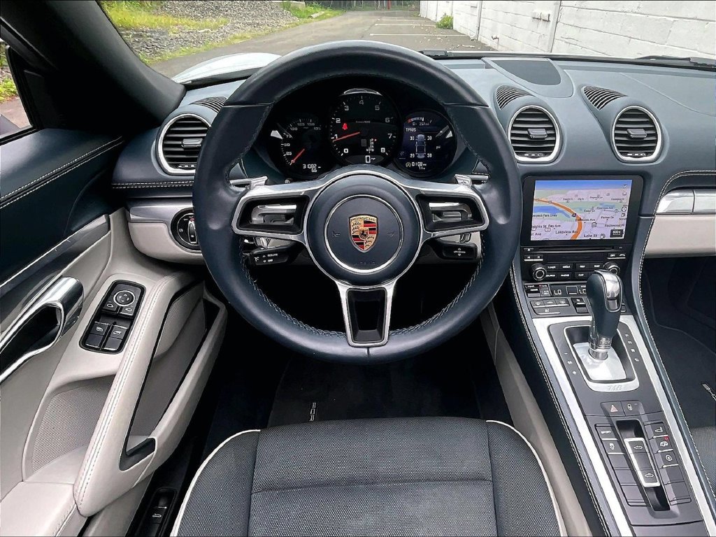 Used 2019 Porsche 718 Boxster RWD image 11