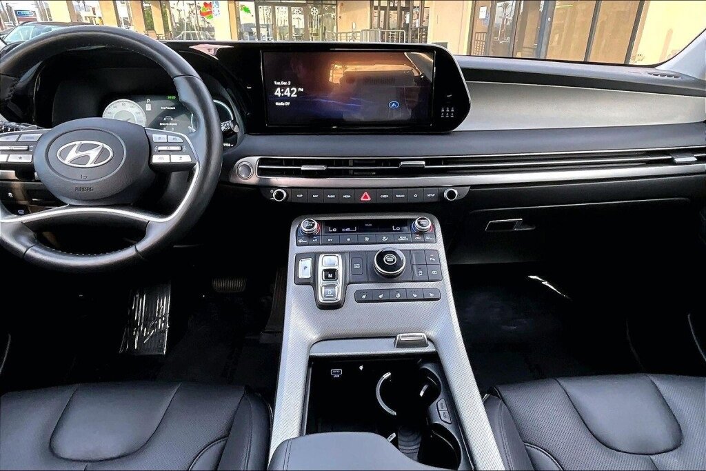 Certified 2025 Hyundai Palisade SEL image 11