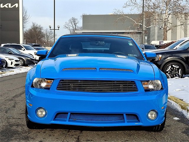 Used 2010 Ford Mustang Convertible image 2
