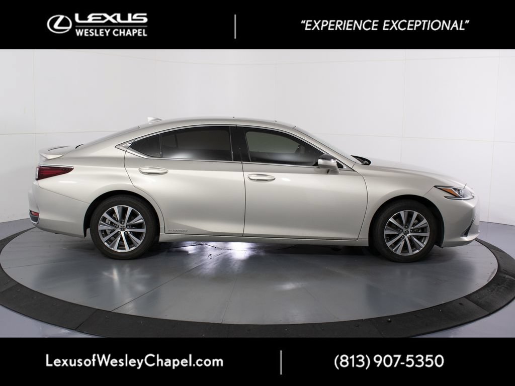 Used 2020 Lexus ES 300h w/ Premium Package FWD image 2