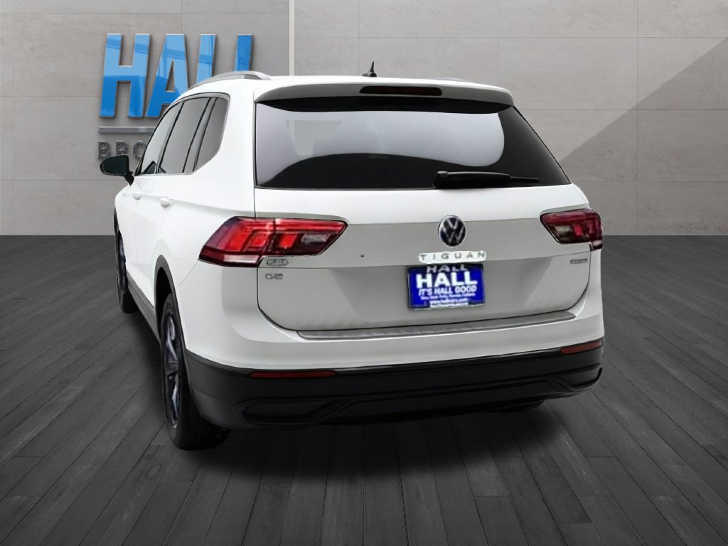 Certified 2022 Volkswagen Tiguan SE w/ Panoramic Sunroof Package AWD/4WD image 5