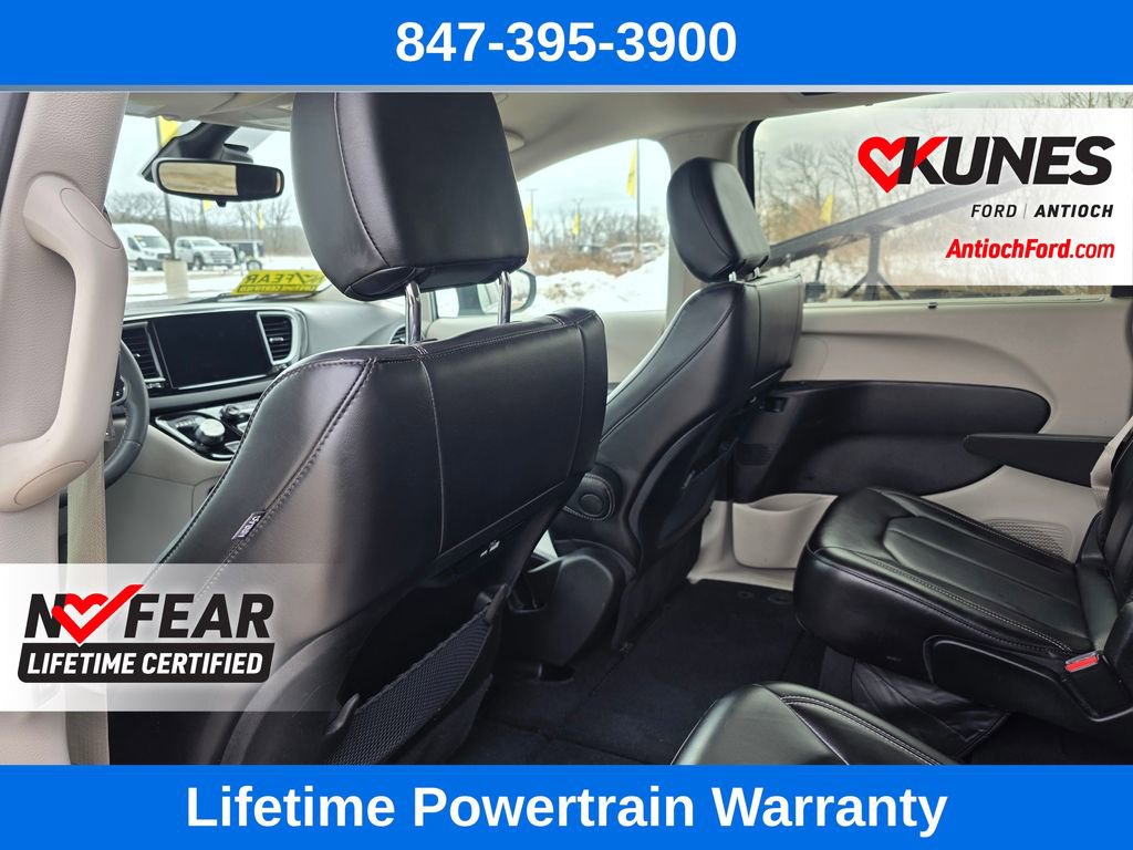 Used 2023 Chrysler Pacifica Touring-L FWD image 23
