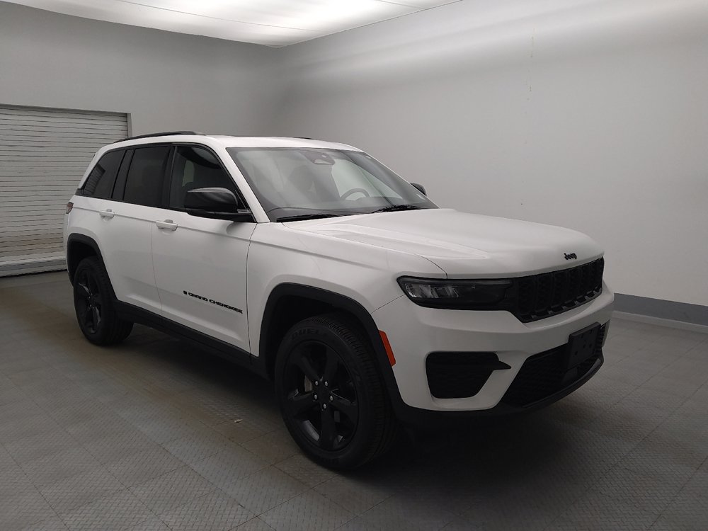 Used 2023 Jeep Grand Cherokee Altitude AWD/4WD image 13