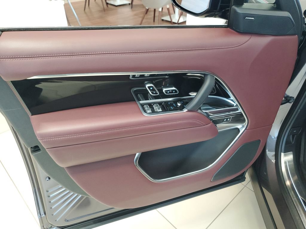 Used 2023 Land Rover Range Rover SE AWD/4WD image 8