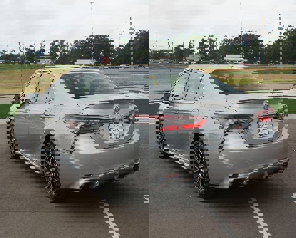 Used 2024 Toyota Camry SE image 13