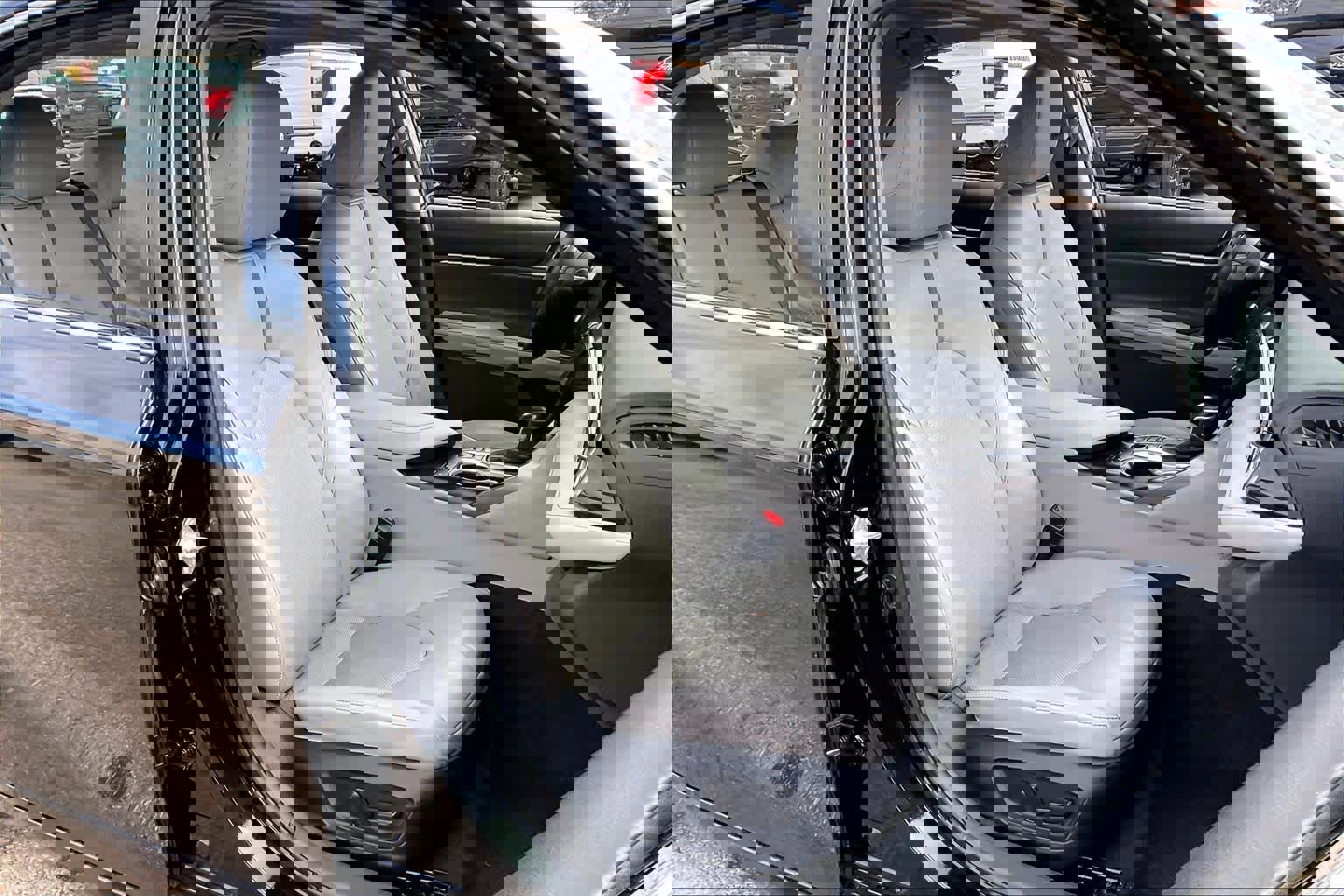 Used 2024 Toyota Camry XLE w/ Navigation Package image 9