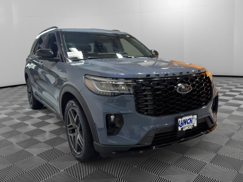 Used 2025 Ford Explorer ST-Line w/ ST-Line Street Pack AWD/4WD image 7