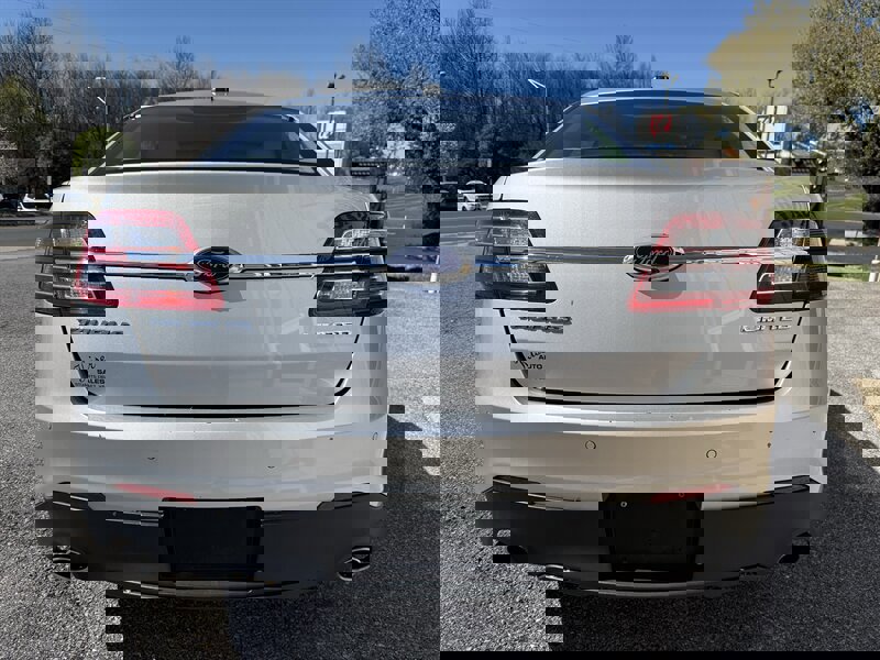 Used 2017 Ford Taurus Limited image 7
