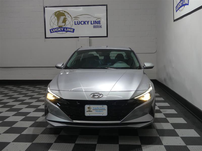 Used 2022 Hyundai Elantra SEL w/ Preferred Accessory Package image 2