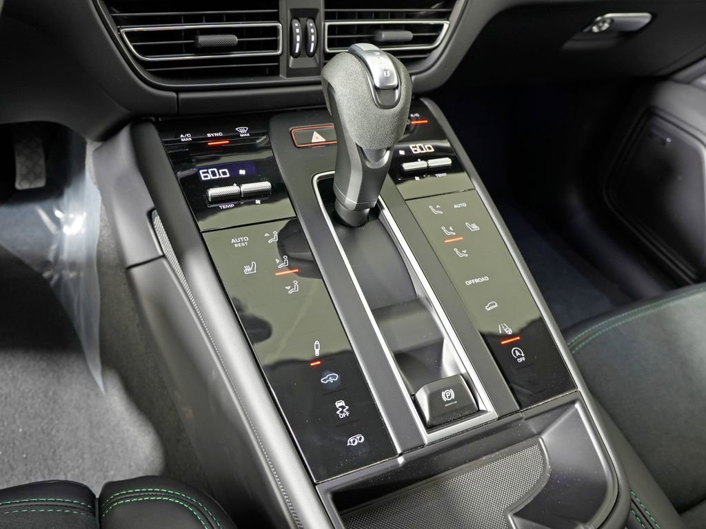 New 2026 Porsche Macan GTS AWD/4WD image 32