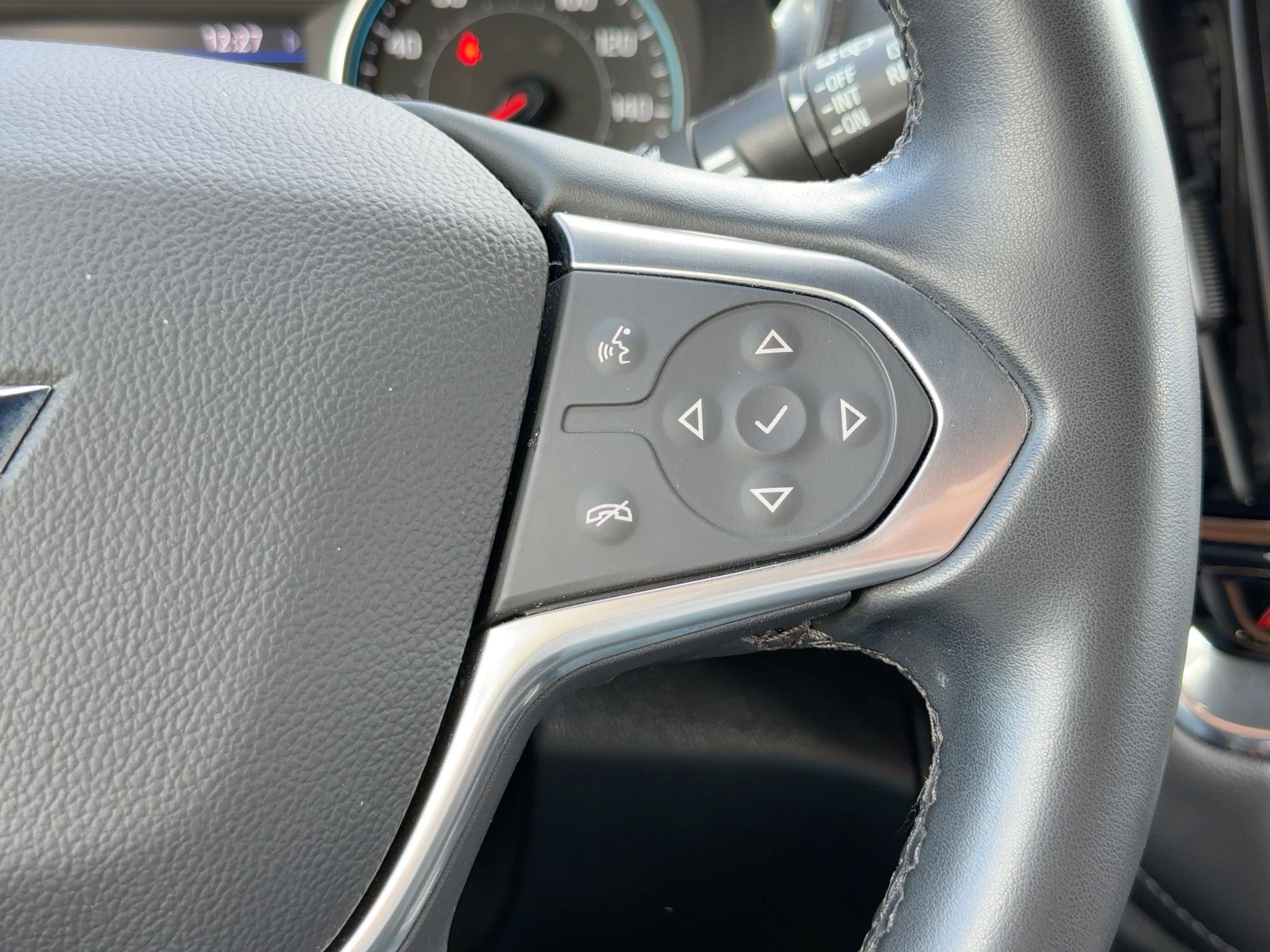 Used 2023 Chevrolet Traverse LT image 20