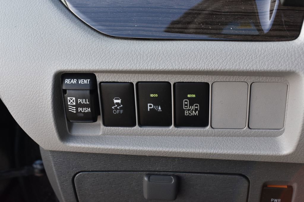 Used 2016 Toyota Sienna XLE image 15