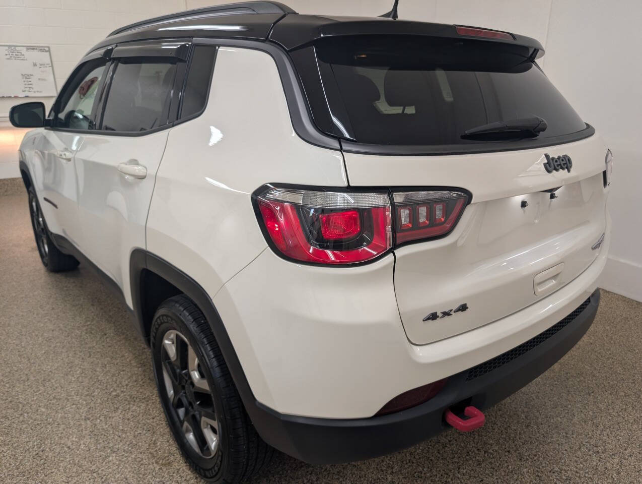 Used 2018 Jeep Compass Trailhawk w/ Navigation Group AWD/4WD image 3