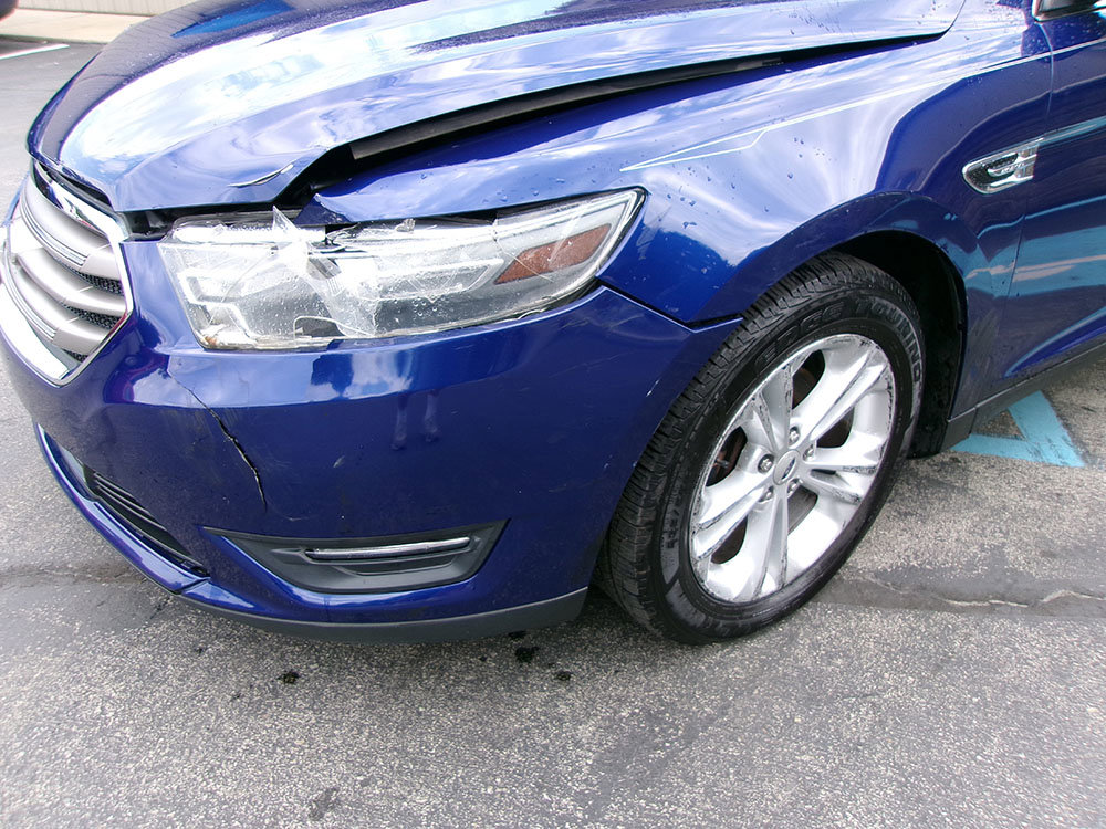 Used 2014 Ford Taurus SEL w/ Equipment Group 201A image 5