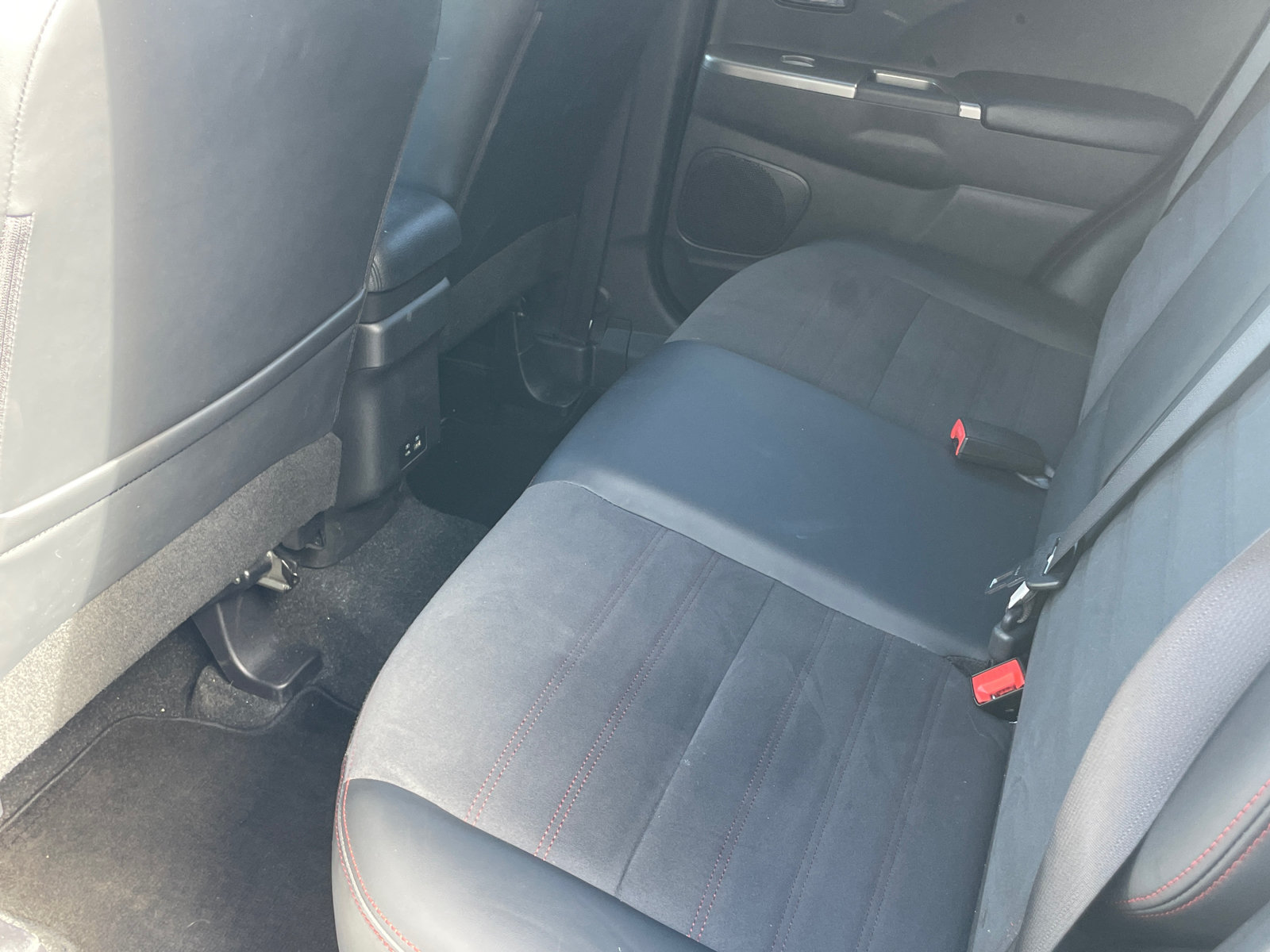 Used 2025 Mitsubishi Outlander Sport LE AWD/4WD image 21