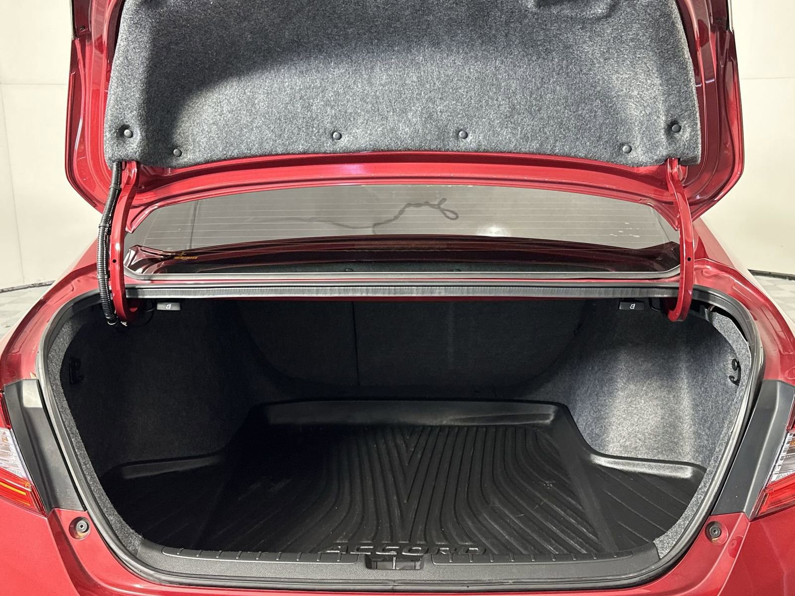 Used 2020 Honda Accord Touring image 25