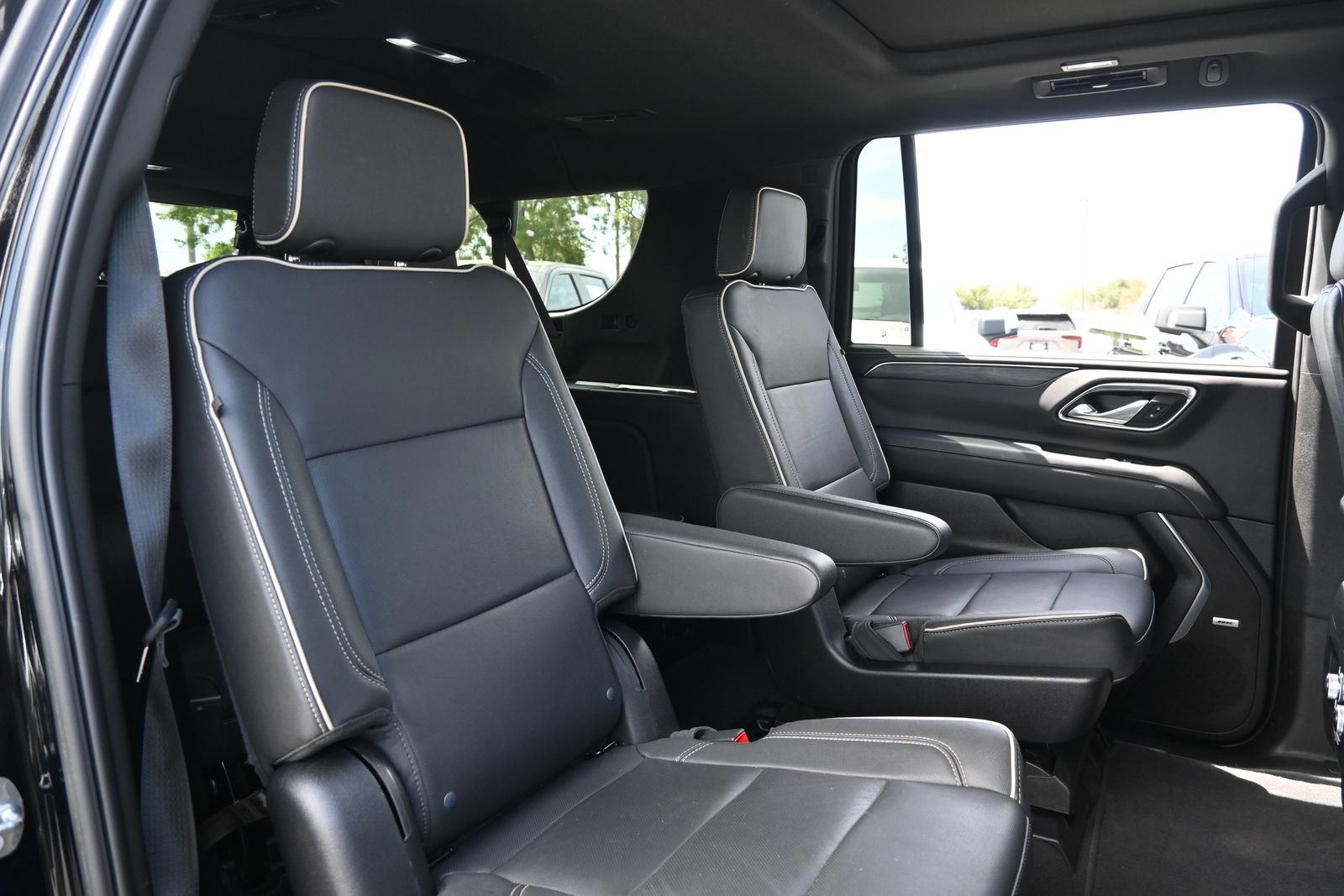 Certified 2024 GMC Yukon XL SLT w/ SLT Luxury Package AWD/4WD image 24