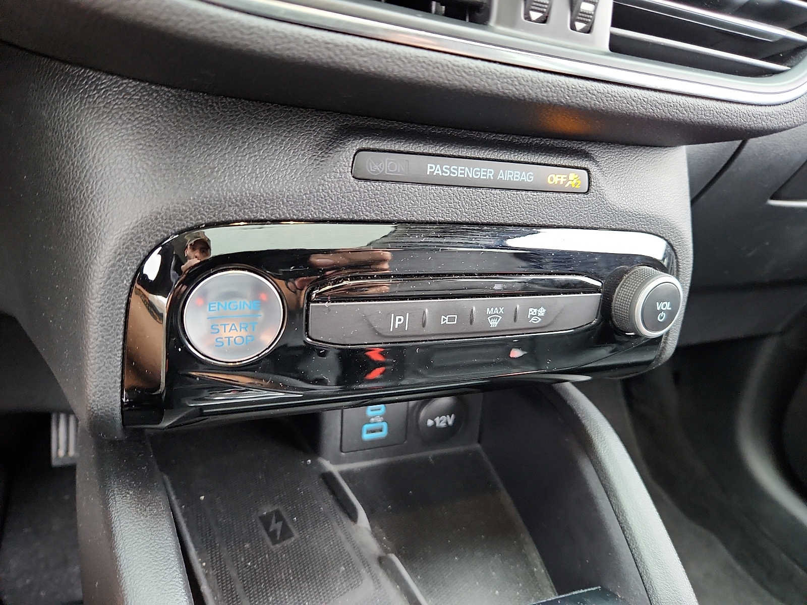 Used 2023 Ford Escape Platinum w/ Premium Technology Package AWD/4WD image 17
