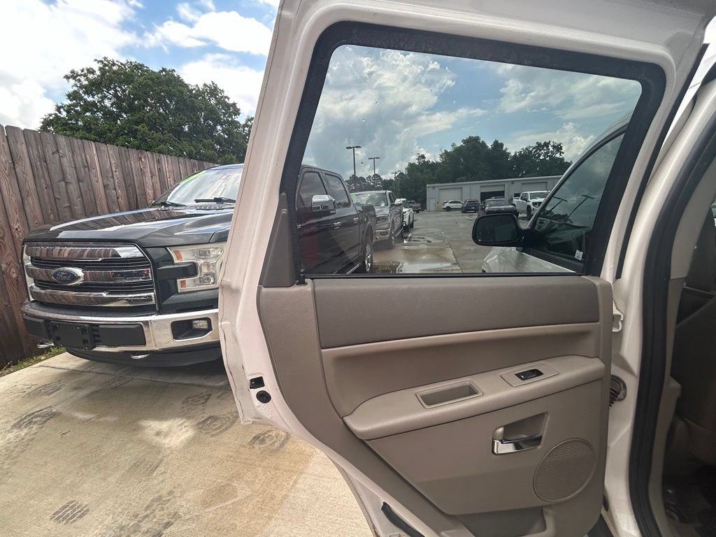Used 2009 Jeep Grand Cherokee Laredo AWD/4WD image 15