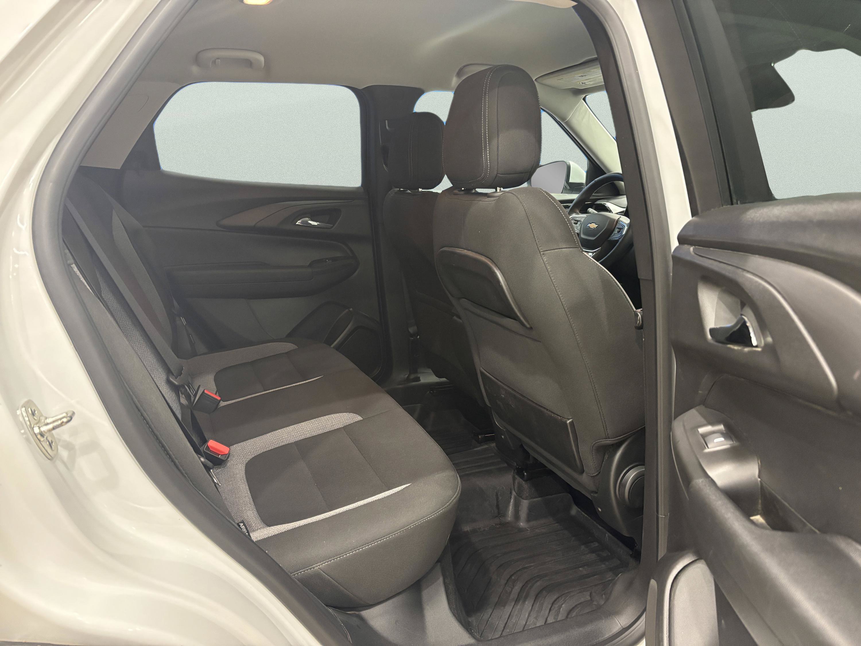 Used 2025 Chevrolet TrailBlazer LT w/ LT Cold Weather Package AWD/4WD image 13
